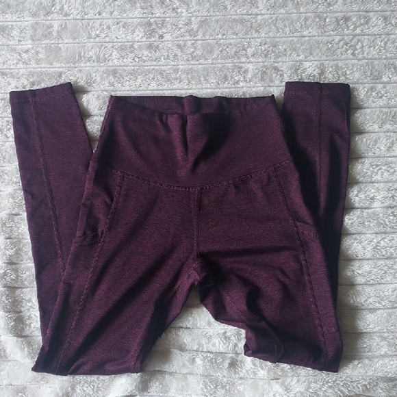 Aerie Women's Black and Burgundy Leggings - Picture 2 of 13